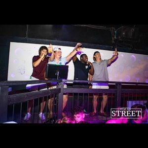 Meet your Posher, Zachary